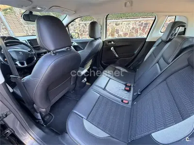 Usado Peugeot 2008 Allure 92 CV (67 kW) 2015 Gris / plata SUV