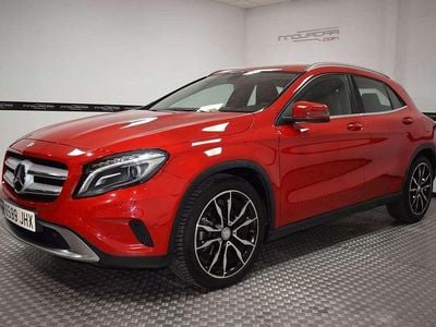 Rojo Usado 2015 Mercedes GLA200 Urban SUV | 19.400 € (Precio justo)