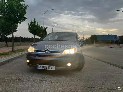 Usado Citroën C4 110 CV (80 kW) 2006 Azul Berlina