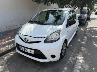 Usado Toyota Aygo City 68 CV (50 kW) 2014 Blanco Utilitario