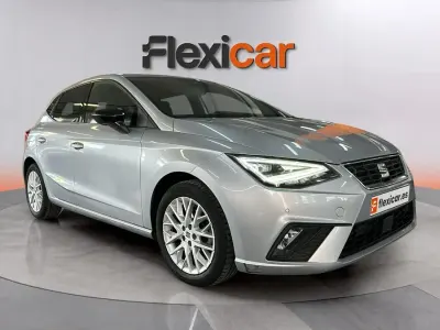 Usado Seat Ibiza FR 110 CV (80 kW) 2023 Gris Utilitario