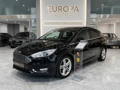 Usado Ford Focus Titanium 125 CV (91 kW) 2016 Negro Berlina