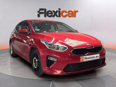 Begagnad Kia Ceed 100 HK (73 kW) 2020 Röd Halvkombi