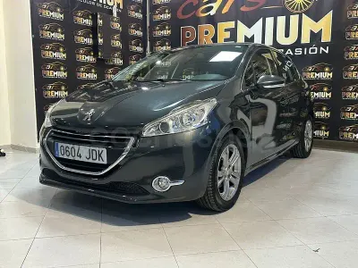 Usado Peugeot 208 Active 92 CV (67 kW) 2015 Gris / plata Utilitario