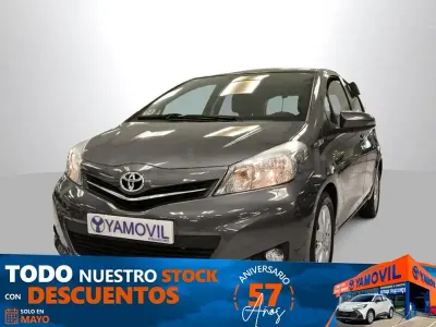 Occasion Toyota Yaris Active 90 ch (66 kW) 2013 Gris Berline