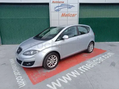 Usado Seat Altea Style 105 CV (77 kW) 2010 Gris / plata Monovolumen