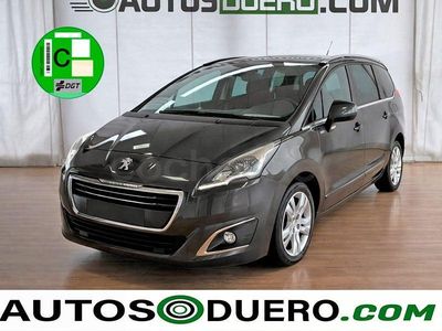Usado Peugeot 5008 Style 120 CV (88 kW) 2016 Gris / plata Monovolumen