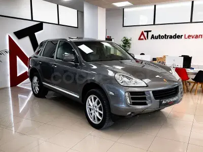 Usado Porsche Cayenne 240 CV (176 kW) 2010 Gris / plata SUV