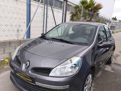 Usado Renault Clio II 85 CV (62 kW) 2007 Beige Berlina