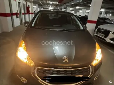 Usado Peugeot 208 Style 68 CV (50 kW) 2015 Gris / plata Utilitario