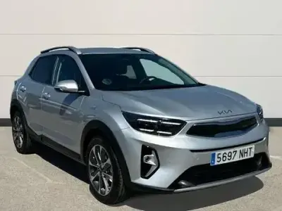 Usado Kia Stonic Style 100 CV (73 kW) 2025 Gris SUV