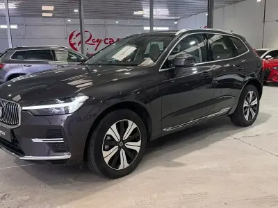 Usado Volvo XC60 Plus 350 CV (257 kW) 2023 Gris SUV