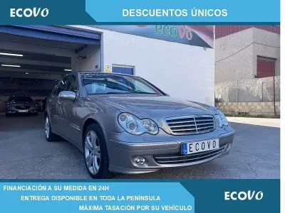 Usado Mercedes C320 Elegance 224 CV (164 kW) 2006 Gris / plata Berlina