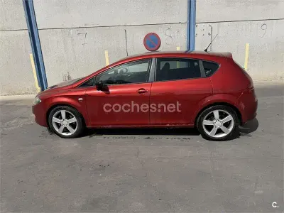 Usado Seat Leon Sport 140 CV (102 kW) 2006 Granate Utilitario