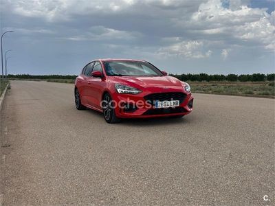 Rojo Usado 2021 Ford Focus ST-Line Berlina | 13.200 € (Un poco caro)