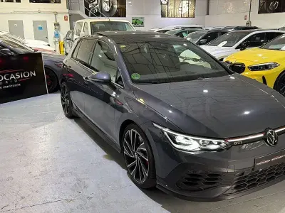 Usado VW Golf VIII GTI Clubsport 301 CV (221 kW) 2022 Gris / plata Berlina