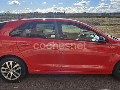 Usado Hyundai i30 GO! 95 CV (69 kW) 2018 Rojo Berlina