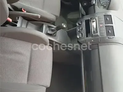 Usado VW Polo Trendline 100 CV (73 kW) 2002 Gris / plata Utilitario