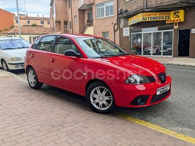 Usado Seat Ibiza Reference 75 CV (55 kW) 2006 Rojo Berlina
