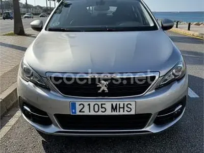 Usado Peugeot 308 SW Style 130 CV (95 kW) 2020 Gris / plata Familiar