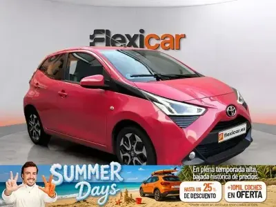 Usado Toyota Aygo X-play 72 CV (52 kW) 2019 Rojo Utilitario
