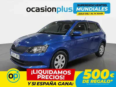 Usado Skoda Fabia Active 60 CV (44 kW) 2015 Azul Utilitario