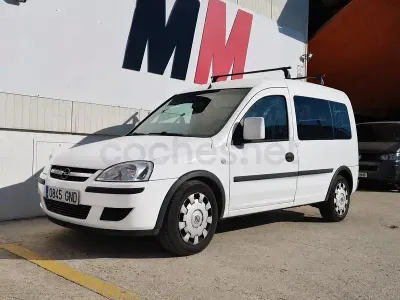 Usado Opel Combo Enjoy 75 CV (55 kW) 2009 Blanco Monovolumen