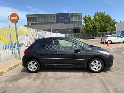 Usado Peugeot 207 95 CV (69 kW) 2009 Negro Berlina
