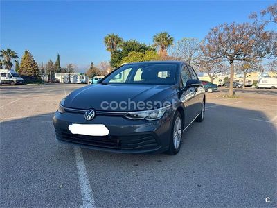 Usado VW Golf VIII Life 110 CV (80 kW) 2023 Gris / plata Berlina