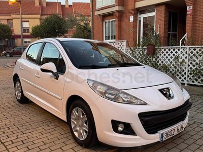 Usado Peugeot 207 Active 70 CV (51 kW) 2012 Blanco Berlina