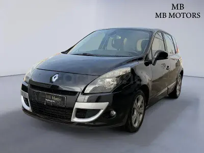 Usado Renault Scénic III Expression 105 CV (77 kW) 2010 Negro Monovolumen