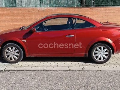 Rojo Usado 2002 Renault Mégane Coupé Dynamique Coupe | 3500 €