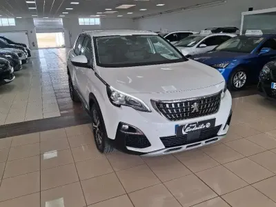 Usado Peugeot 3008 Allure 131 CV (96 kW) 2018 Blanco SUV