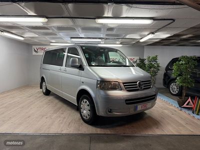 Usado VW Caravelle Trendline 180 CV (132 kW) 2009 Gris / plata Monovolumen