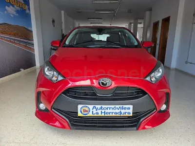 Usado Mazda 2 Comfort 116 CV (85 kW) 2022 Granate Berlina