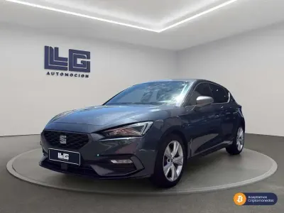 Usado Seat Leon FR 150 CV (110 kW) 2022 Gris Utilitario