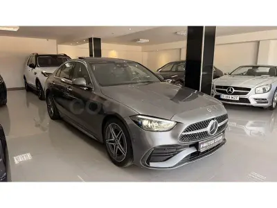 Usado Mercedes C300 265 CV (194 kW) 2024 Gris / plata Berlina