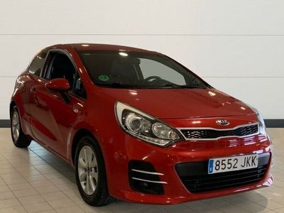 Usado Kia Rio 84 CV (61 kW) 2015 Rojo Utilitario