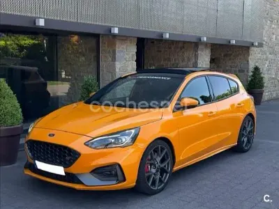 Usado Ford Focus ST 280 CV (205 kW) 2021 Naranja Berlina