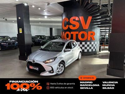 Usado Toyota Yaris Hybrid Active 116 CV (85 kW) 2023 Gris Utilitario