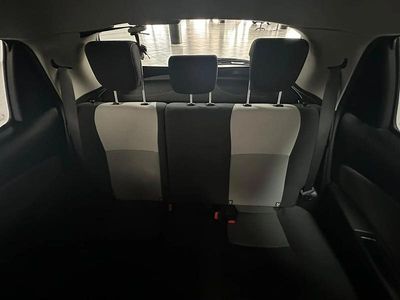Usado Toyota Yaris Hybrid Active 100 CV (73 kW) 2019 Negro