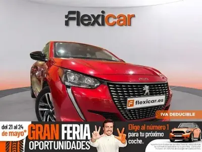 Usado Peugeot 208 Active 100 CV (73 kW) 2023 Rojo Utilitario