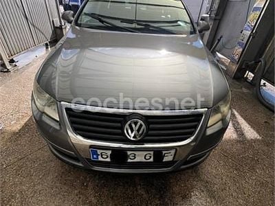 Usado VW Passat Advance 105 CV (77 kW) 2008 Gris / plata Familiar