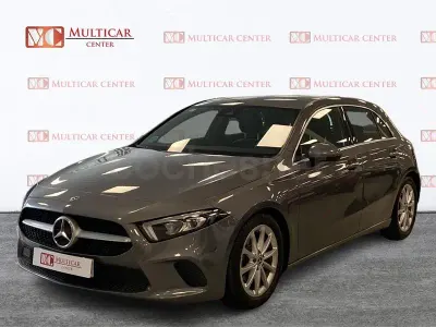 Usado Mercedes A180 136 CV (100 kW) 2019 Gris / plata Berlina
