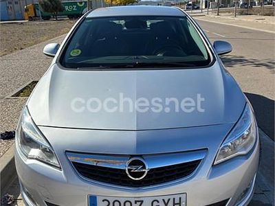 Usado Opel Astra Cosmo 125 CV (91 kW) 2010 Gris / plata Berlina