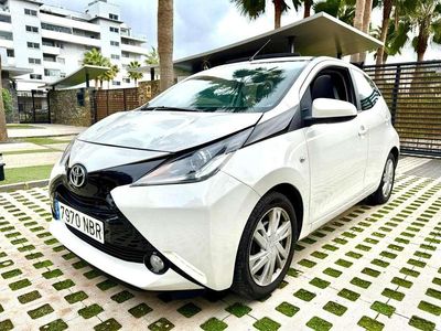 Usado Toyota Aygo X-play 69 CV (50 kW) 2015 Blanco Utilitario