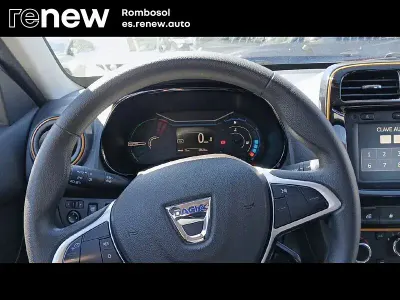 Usado Dacia Spring Comfort Plus 33 kW (45 CV) 2022 Gris Utilitario