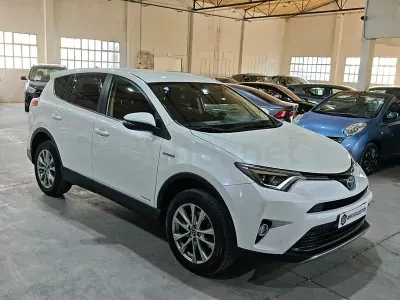 Usado Toyota RAV4 Hybrid Advance 197 CV (144 kW) 2018 Blanco SUV