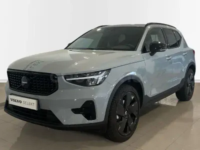 Usado Volvo XC40 Plus 163 CV (119 kW) 2025 Gris / plata SUV
