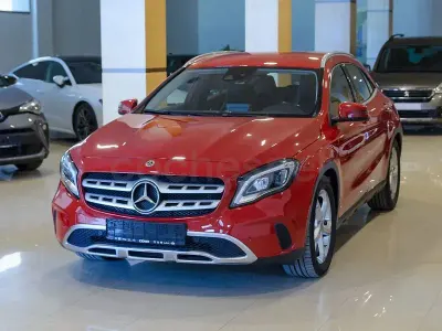 Używany Mercedes GLA220 Urban 177 KM (130 kW) 2017 Czerwony SUV